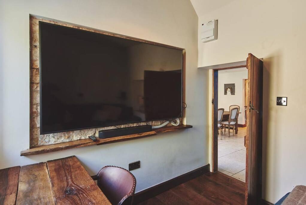 Large Stylish Luxury Cotswold Cottage - Ideal For Families, W/ Ev Charging Andoversford Exteriér fotografie